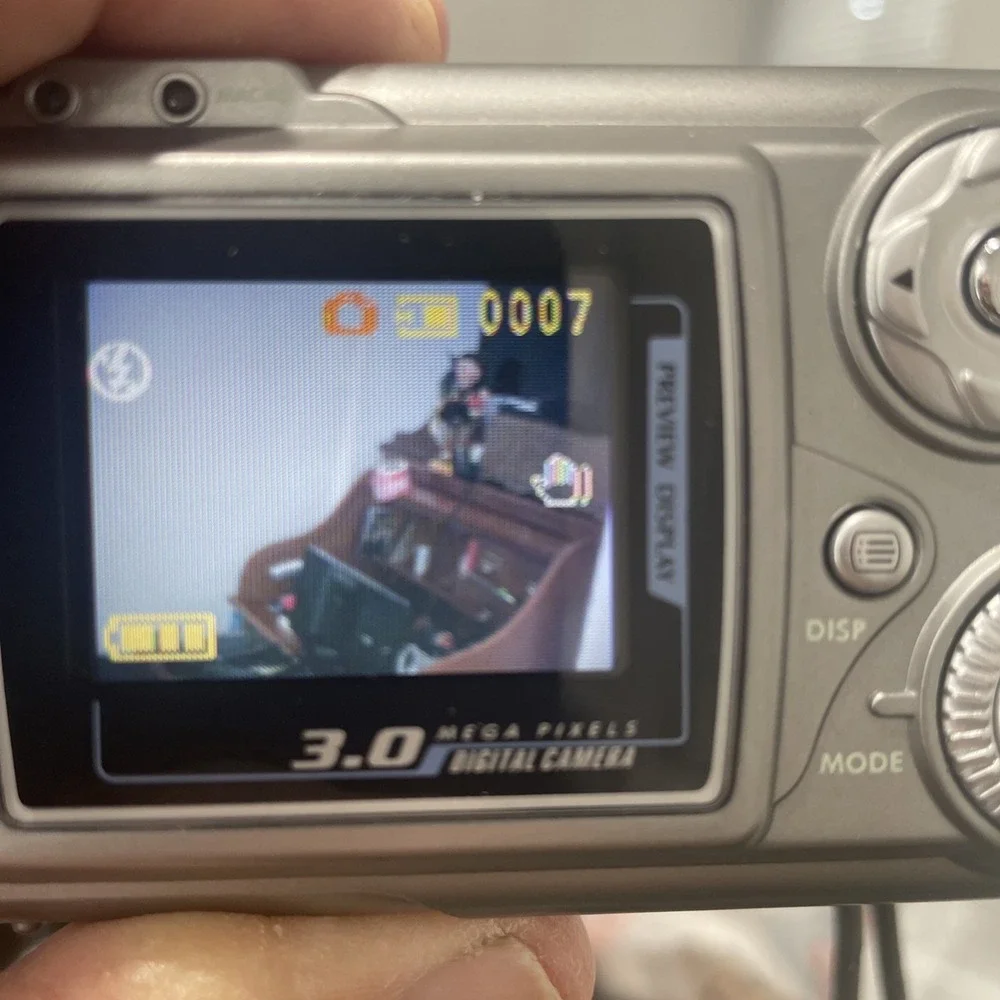 DXG-308 Ultra Compact Digital Camera 3.0MP Silver Point Shoot +Battery+Case